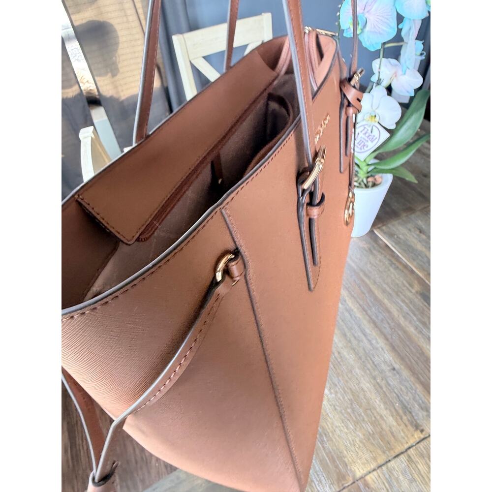 Michael Kors Voyager Large Saffiano Leather Tote Bag - NEW - Picture 11 of 12